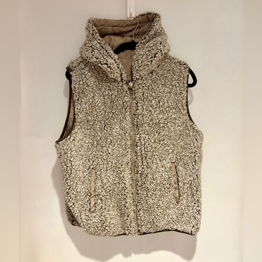 🎈🎈 CoffeeShop Reversible Tan Sherpa Vest
